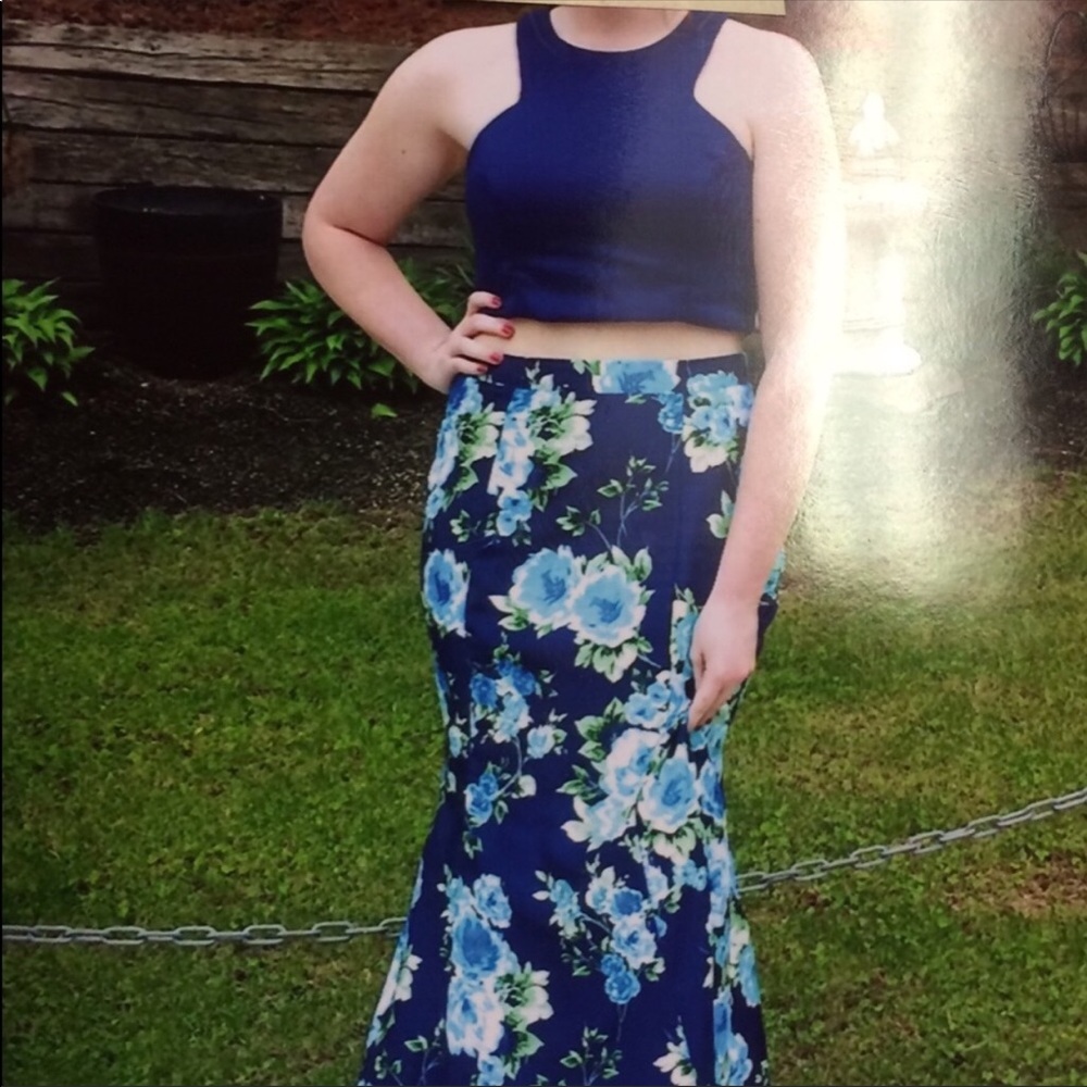 PROM DRESS - Picture 3 of 3